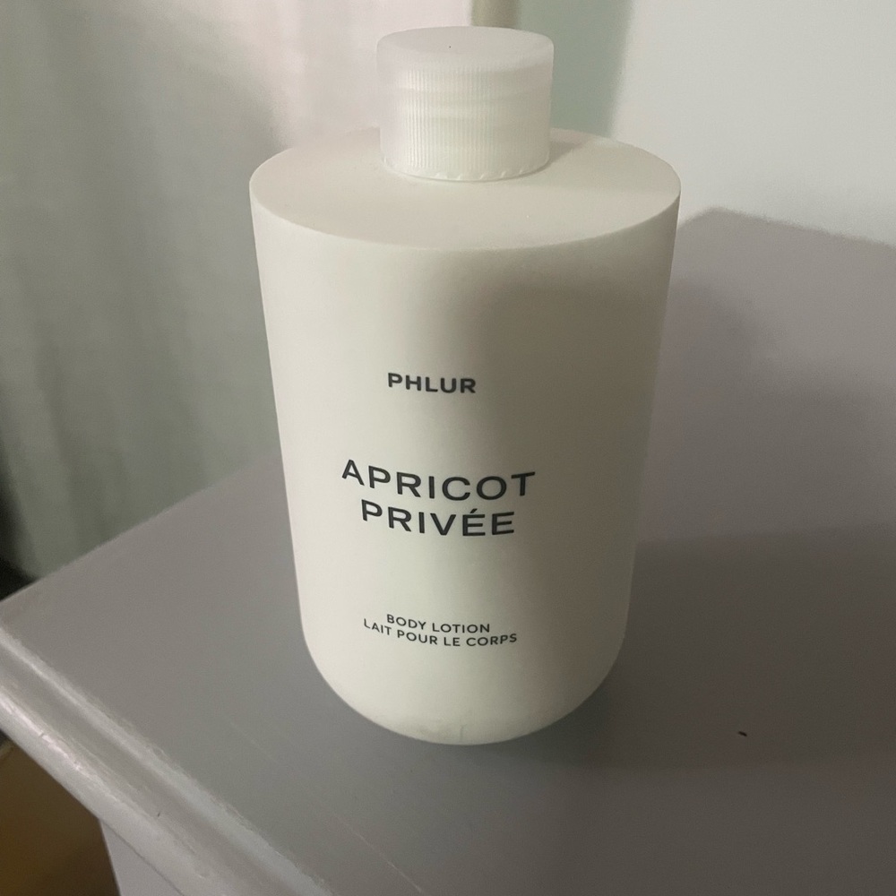 Phlur Apricot Privée Body Lotion - White